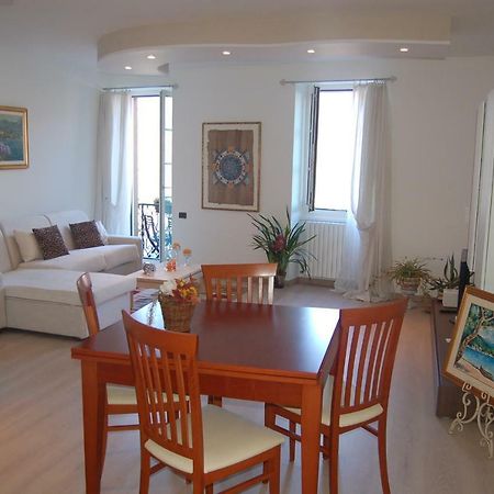 Bella Piazza Apartment Colico Luaran gambar